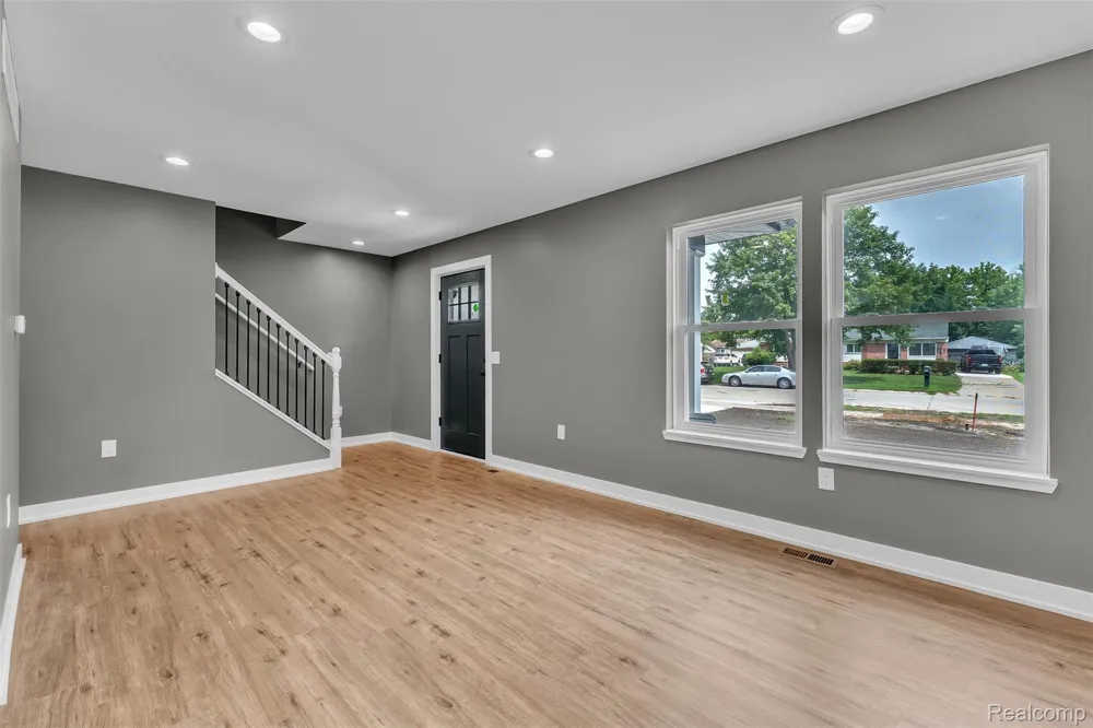 27380 Leroy Street Taylor City, MI 48180