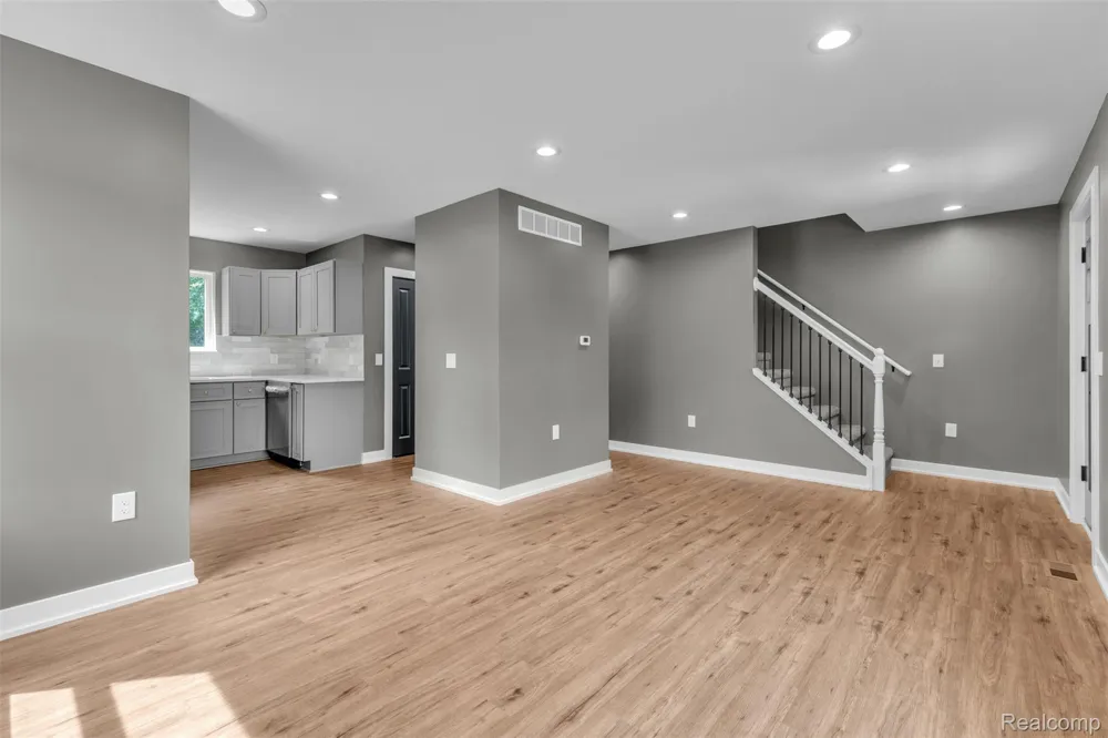 27380 Leroy Street Taylor City, MI 48180