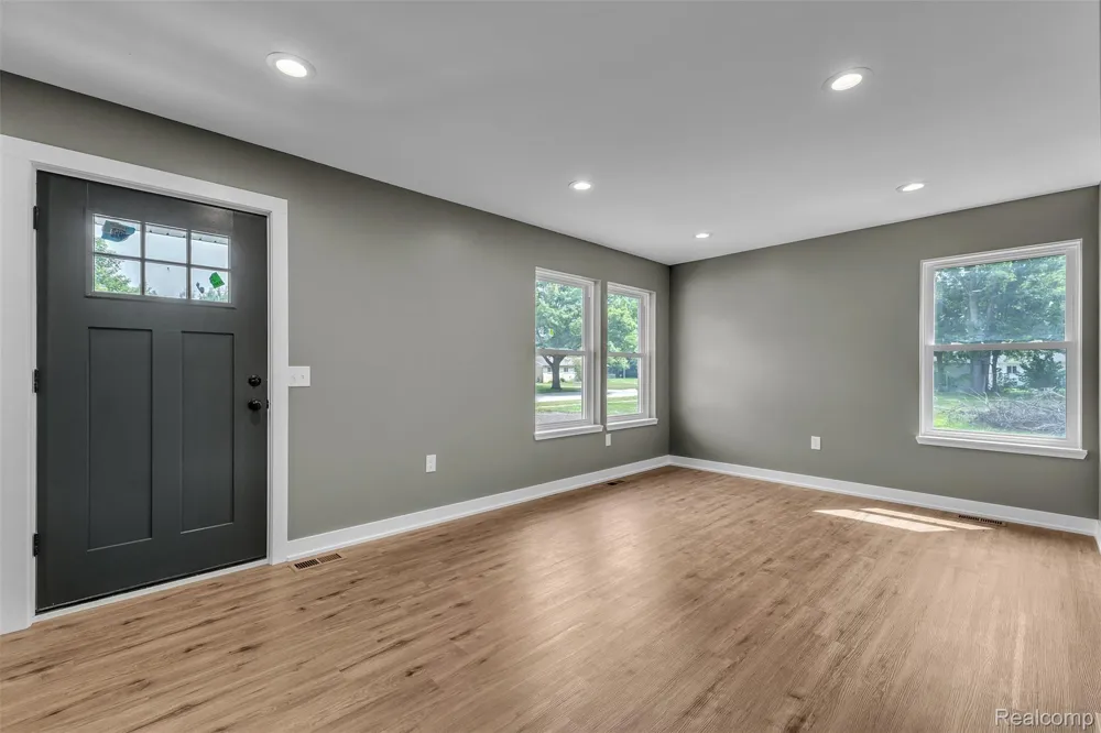 27380 Leroy Street Taylor City, MI 48180