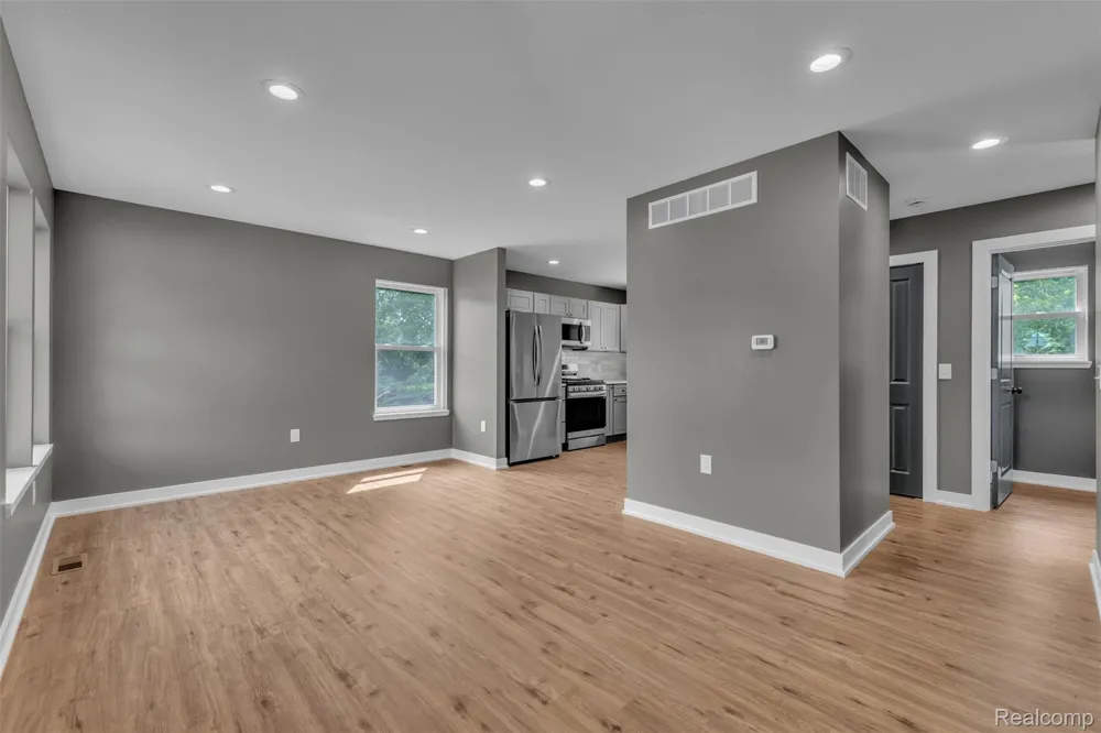 27380 Leroy Street Taylor City, MI 48180