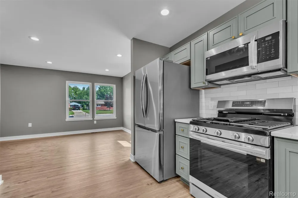 27380 Leroy Street Taylor City, MI 48180
