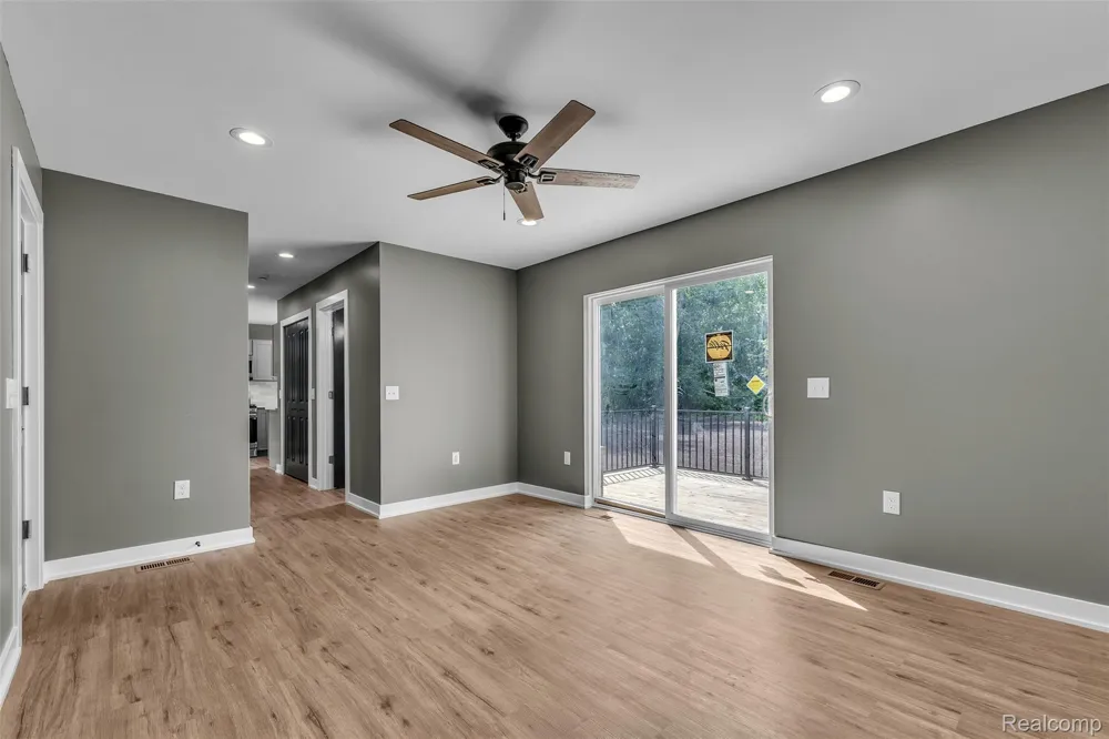 27380 Leroy Street Taylor City, MI 48180