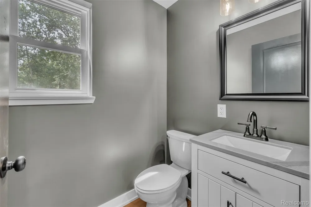 27380 Leroy Street Taylor City, MI 48180