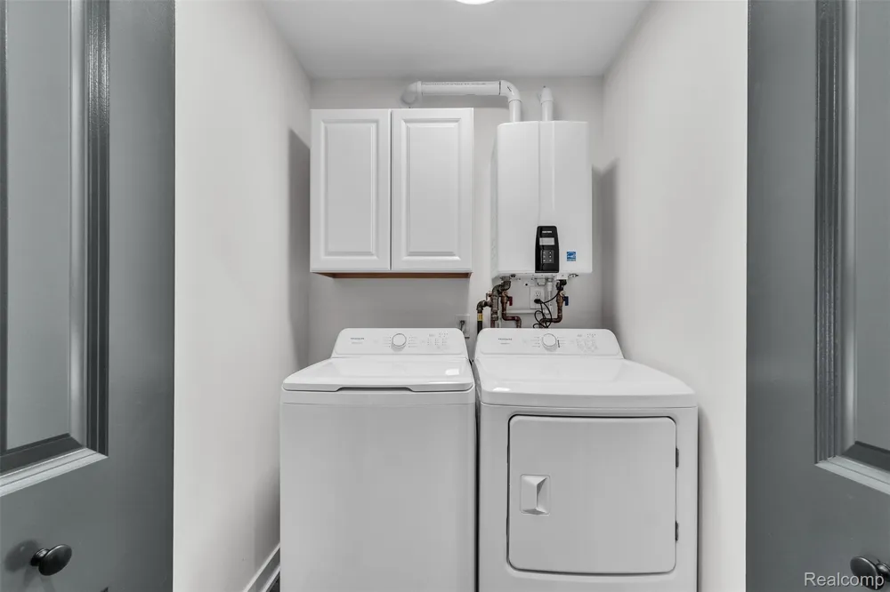 27380 Leroy Street Taylor City, MI 48180