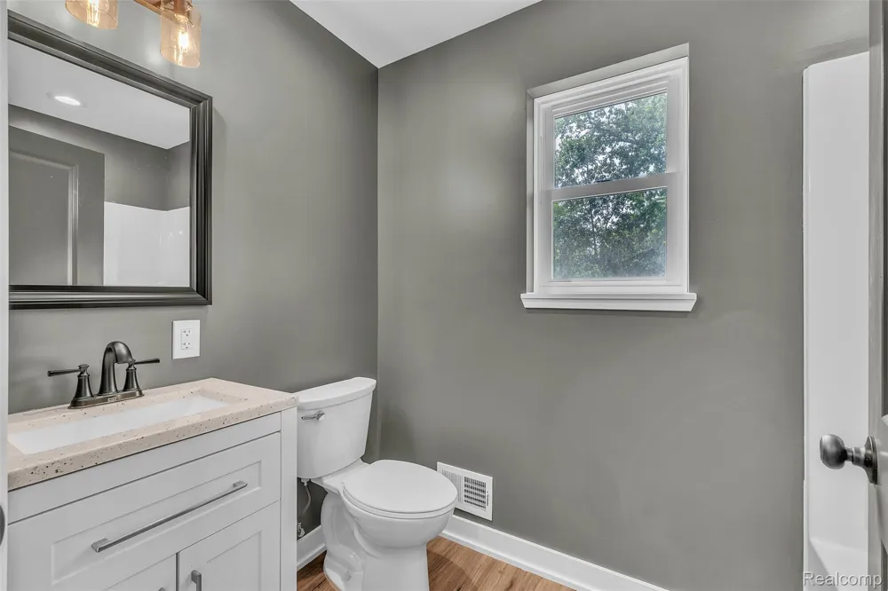 27380 Leroy Street Taylor City, MI 48180