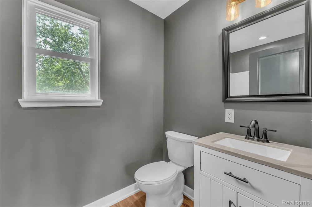 27380 Leroy Street Taylor City, MI 48180