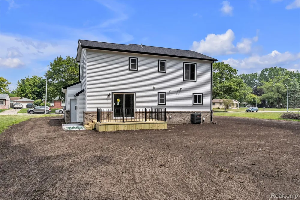 27380 Leroy Street Taylor City, MI 48180