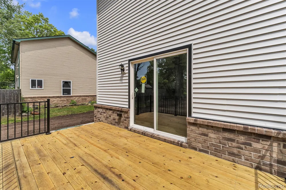 27380 Leroy Street Taylor City, MI 48180