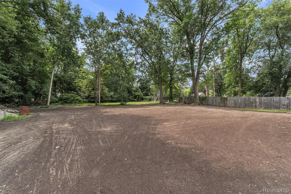 27380 Leroy Street Taylor City, MI 48180