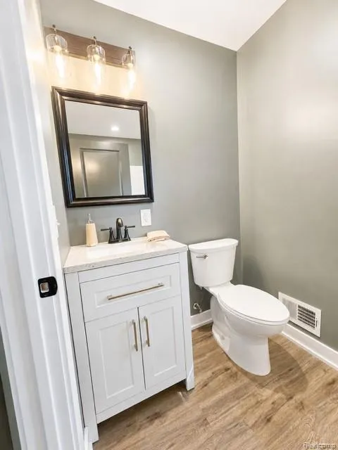 27380 Leroy Street Taylor City, MI 48180
