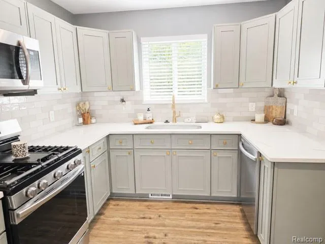 27380 Leroy Street Taylor City, MI 48180
