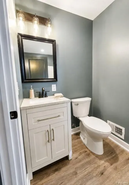 27380 Leroy Street Taylor City, MI 48180