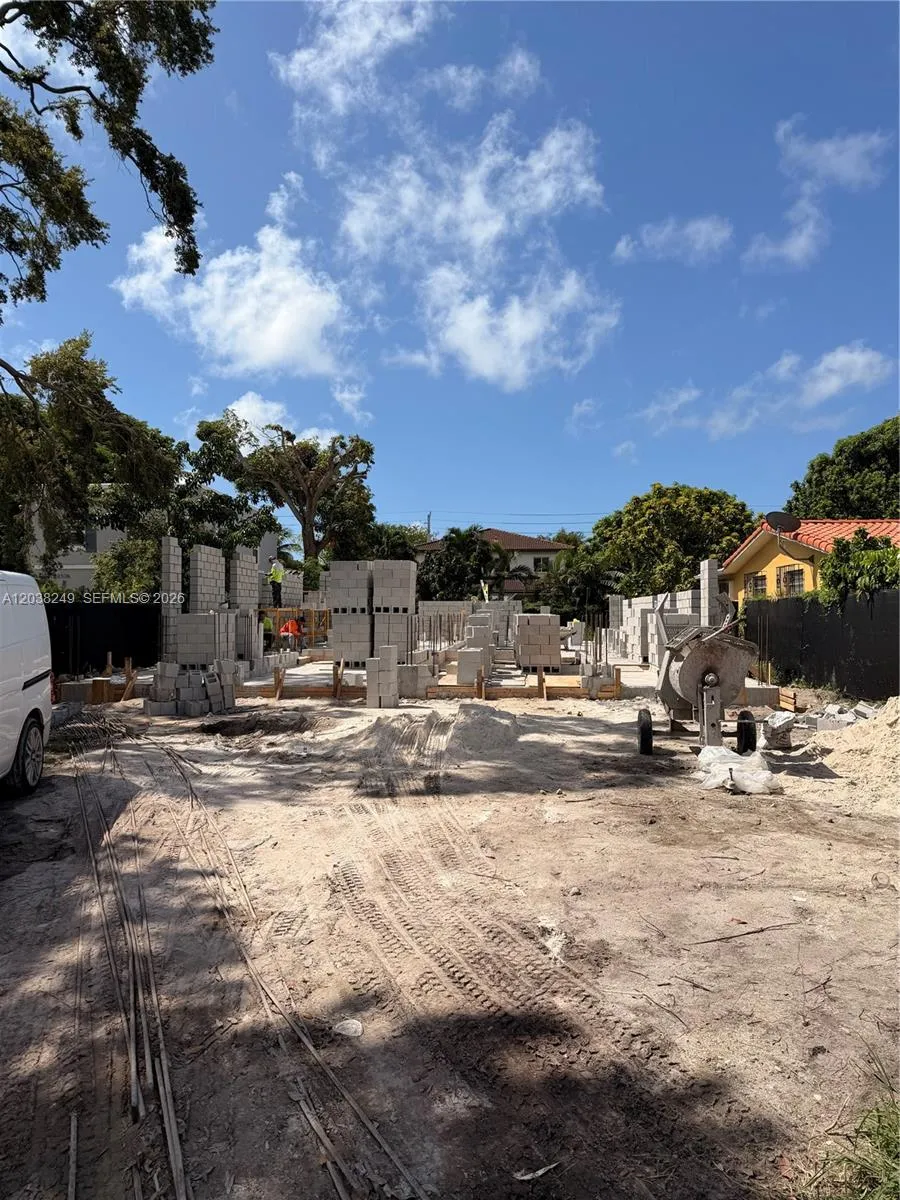 2544 SW 17th St Miami, FL 33145
