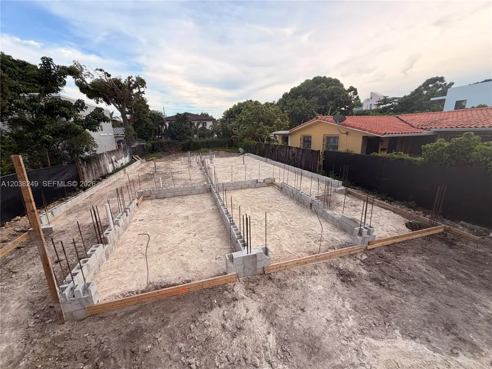 2544 SW 17th St Miami, FL 33145