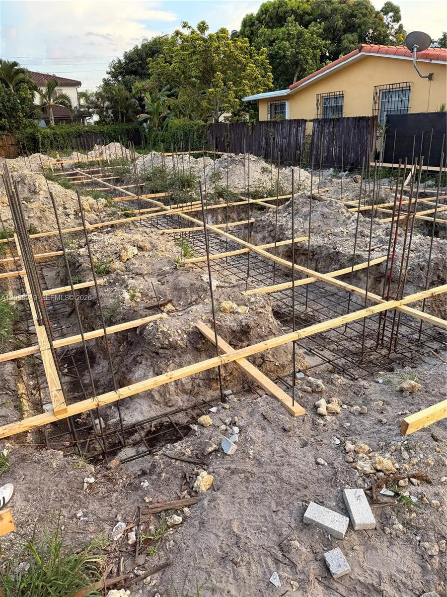 2544 SW 17th St Miami, FL 33145