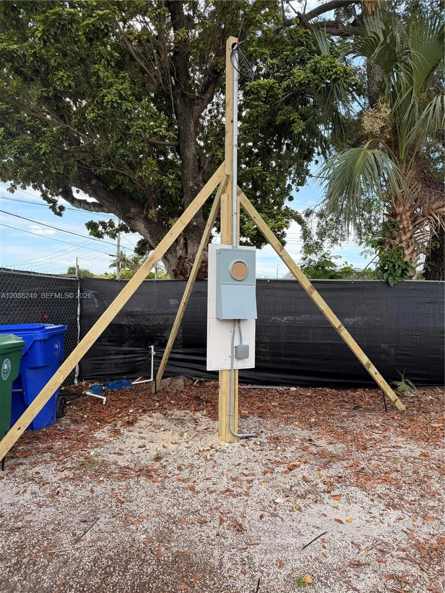 2544 SW 17th St Miami, FL 33145