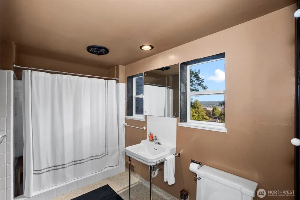 1255 Bel Aire Aberdeen, WA 98520