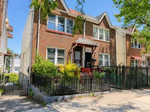 4220 Boyd Avenue
