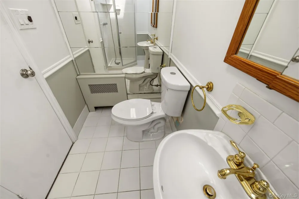 160 Clearmeadow Drive East Meadow, NY 11554