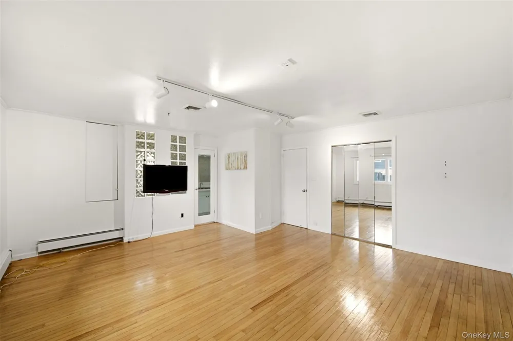 160 Clearmeadow Drive East Meadow, NY 11554
