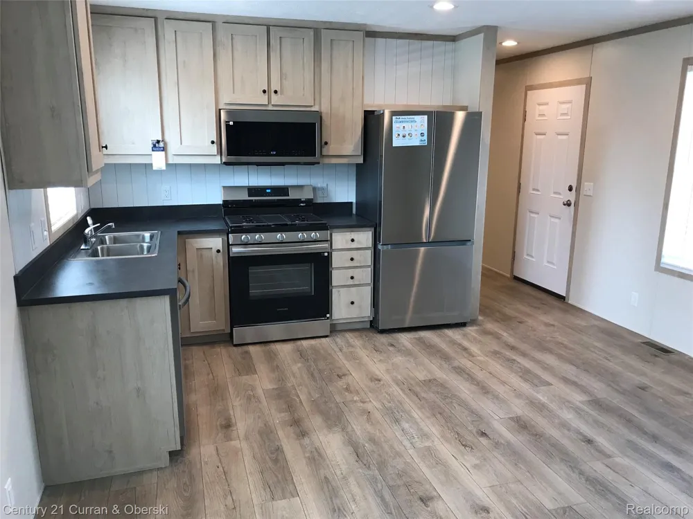 6564 E Michigan Avenue #81 Saline City, MI 48176