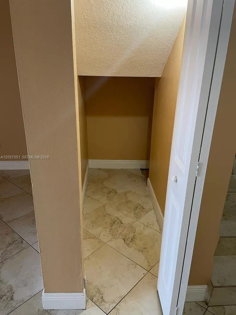 10851 SW 6th St #5 Sweetwater, FL 33174