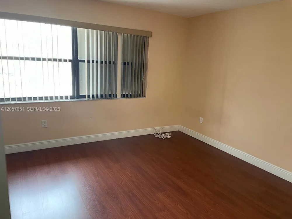 10851 SW 6th St #5 Sweetwater, FL 33174
