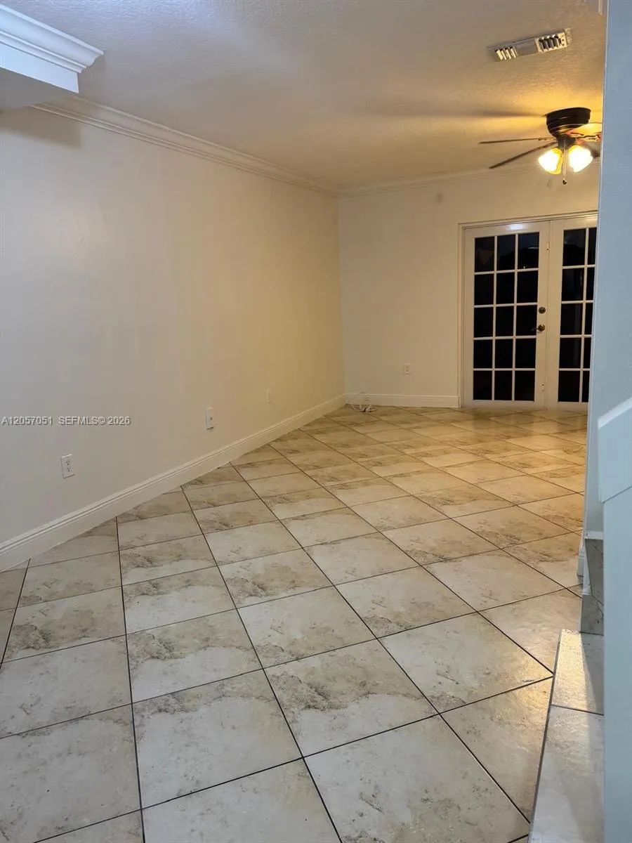 10851 SW 6th St #5 Sweetwater, FL 33174