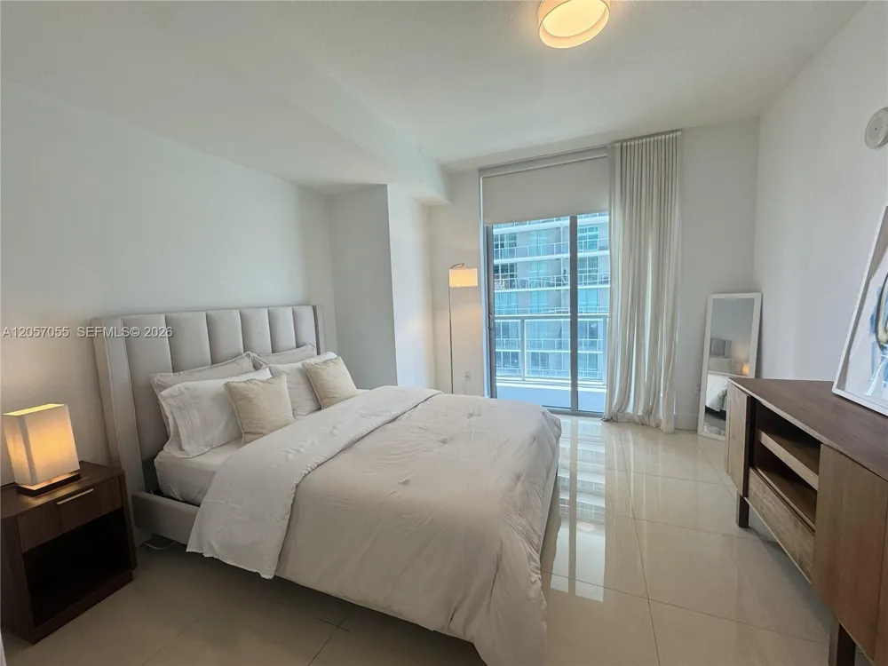 1111 SW 1st Ave #1914 Miami, FL 33130