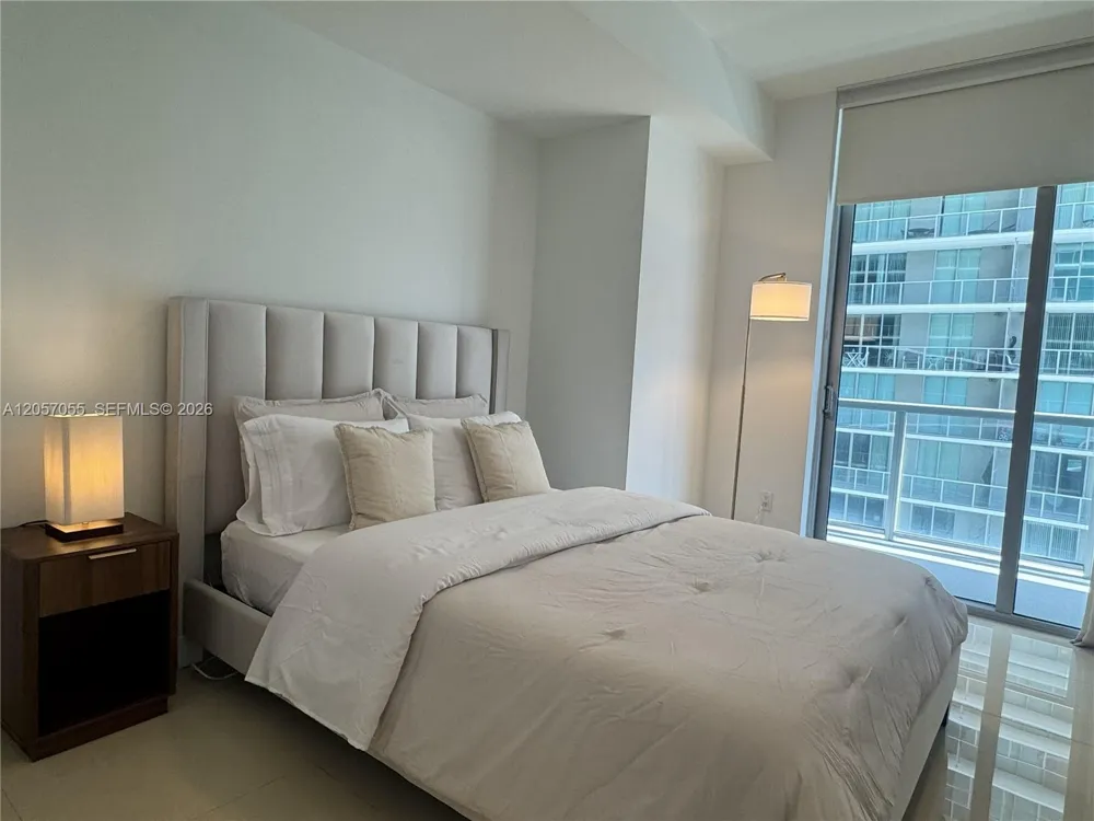 1111 SW 1st Ave #1914 Miami, FL 33130