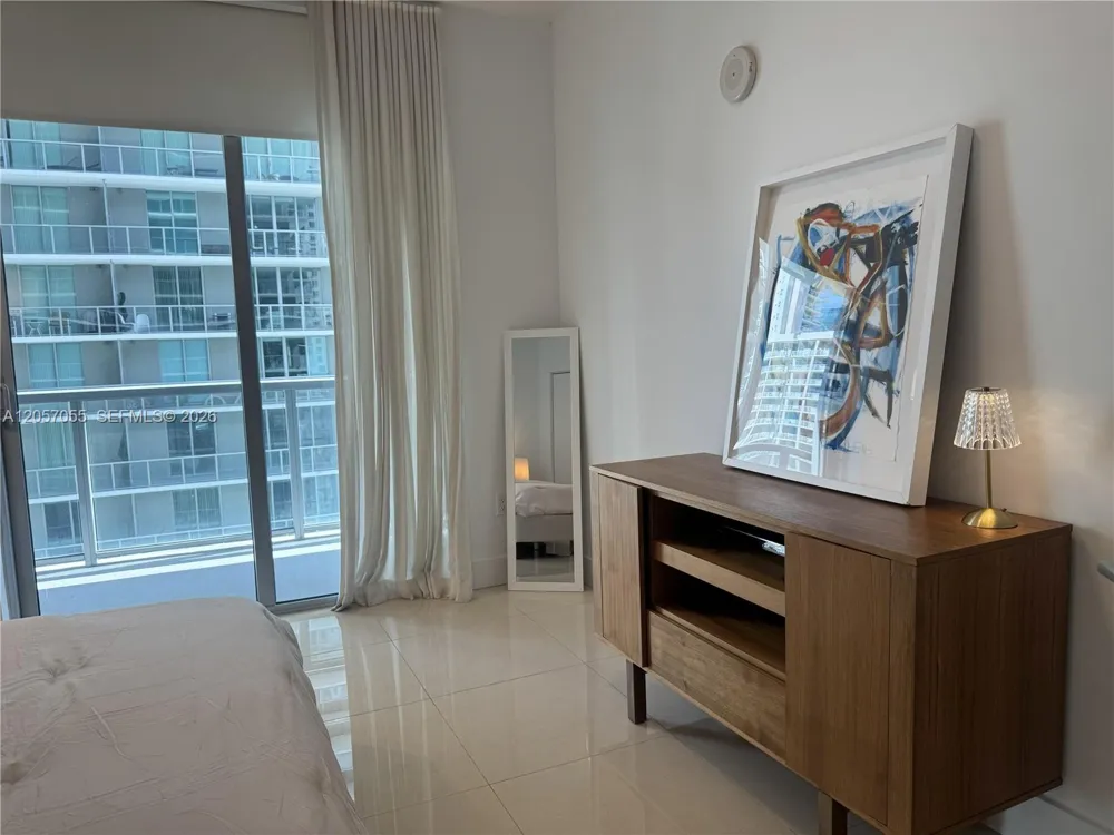 1111 SW 1st Ave #1914 Miami, FL 33130