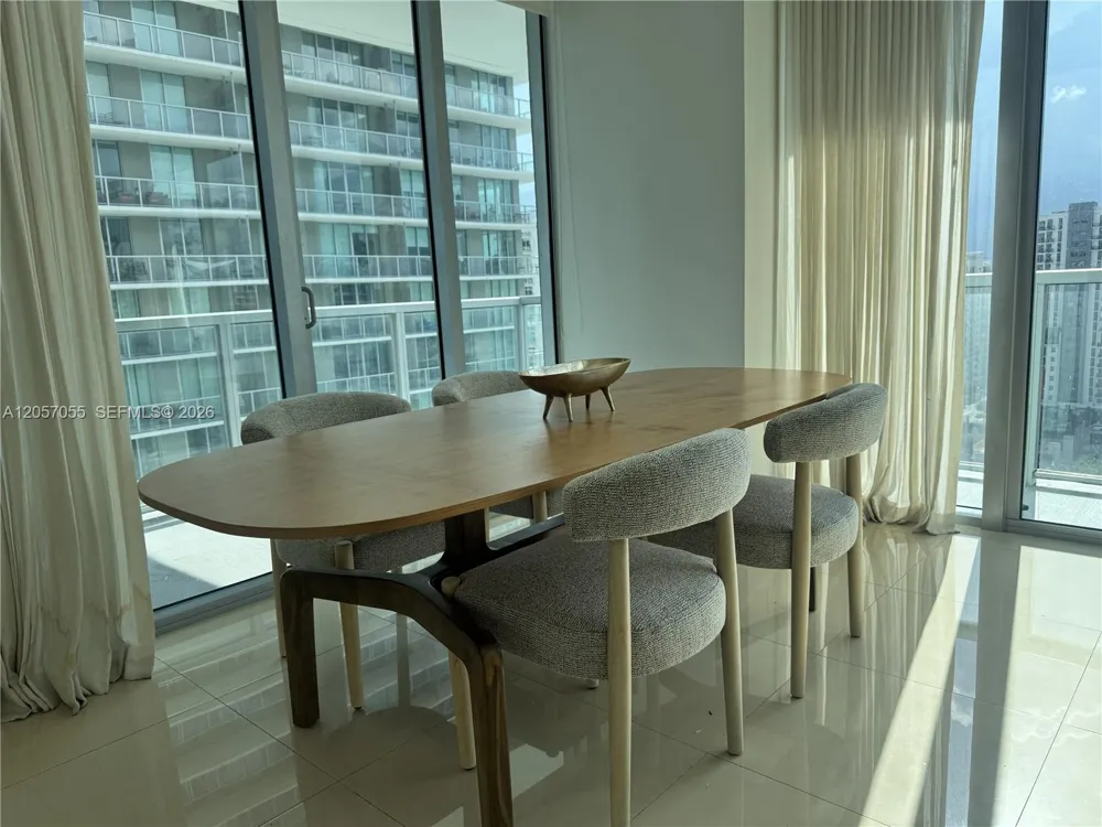 1111 SW 1st Ave #1914 Miami, FL 33130