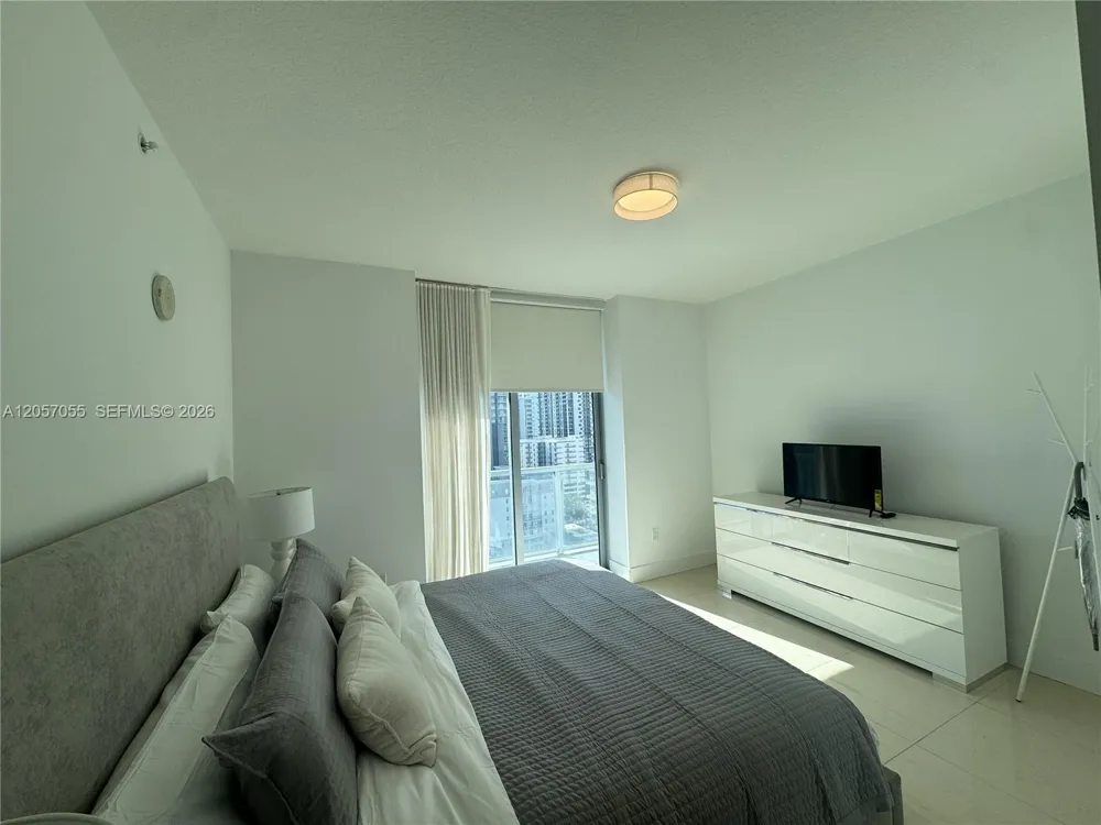 1111 SW 1st Ave #1914 Miami, FL 33130