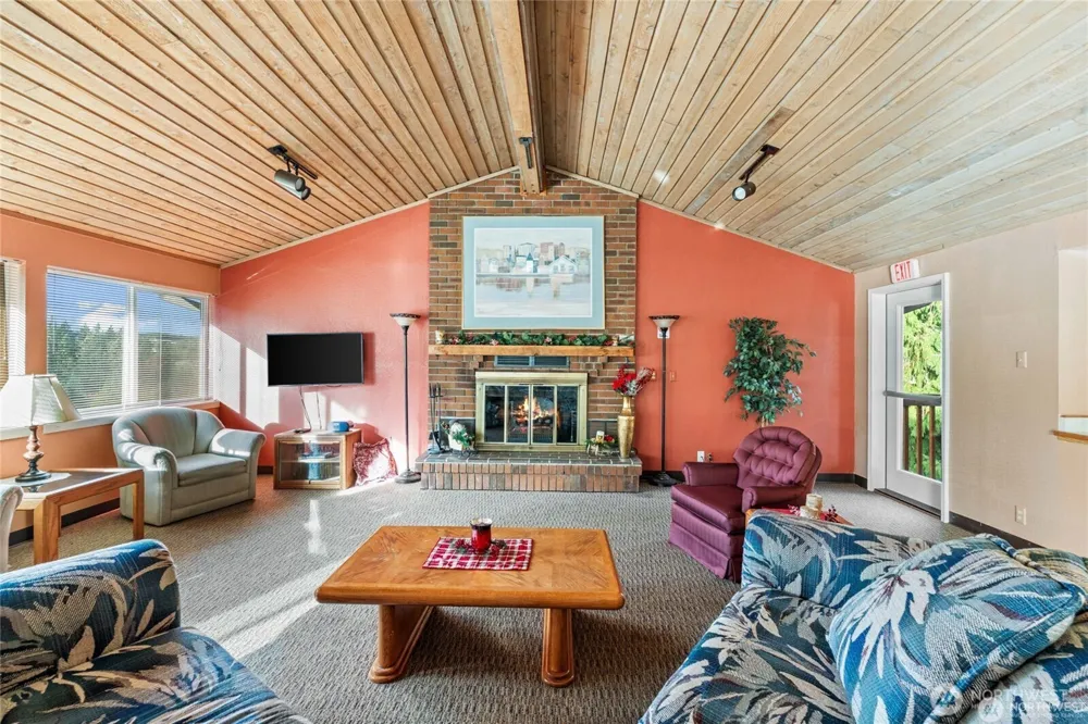 20198 Vikings Crest Loop NE #8-105 Poulsbo, WA 98370