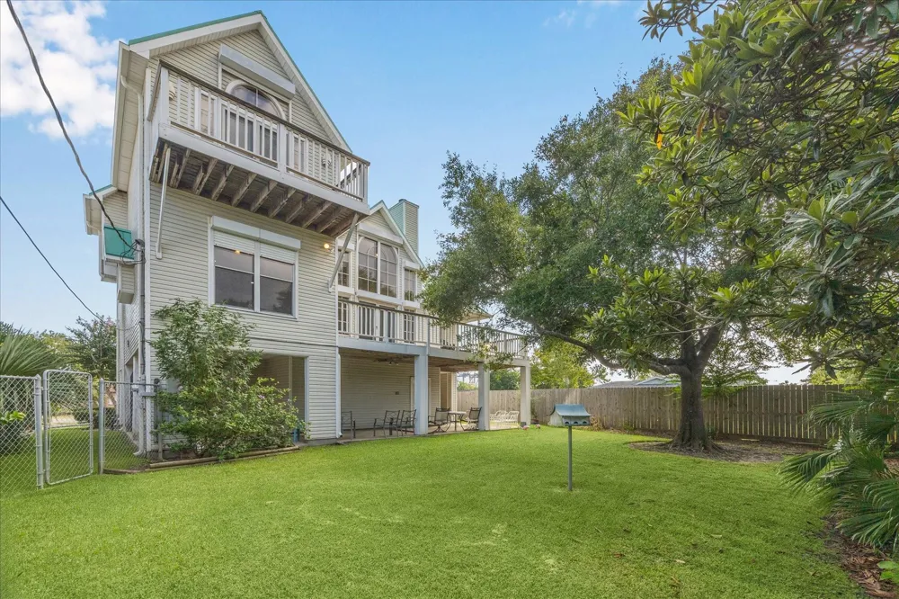 422 Bay Colony Drive La Porte, TX 77571