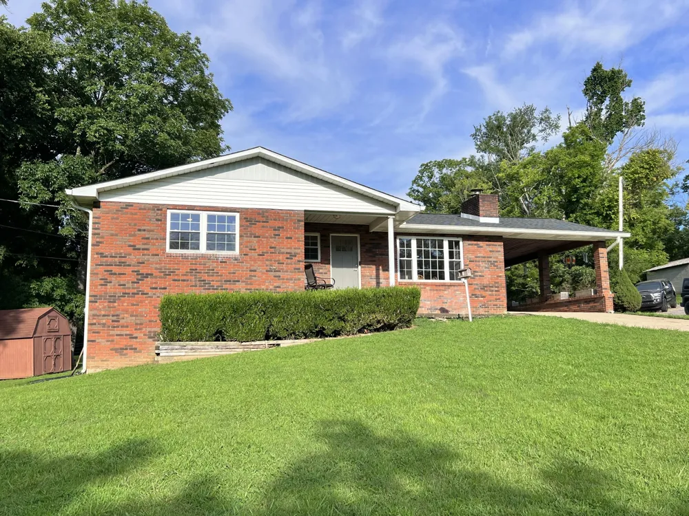 111 Gus Wallace Rd Bumpus Mills, TN 37028