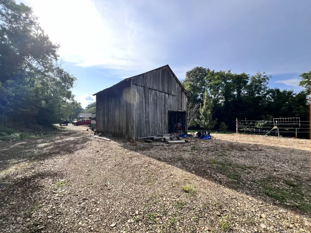 111 Gus Wallace Rd Bumpus Mills, TN 37028