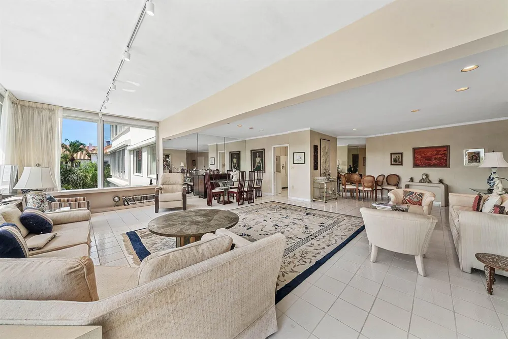 44 Cocoanut Row #222b Palm Beach, FL 33480