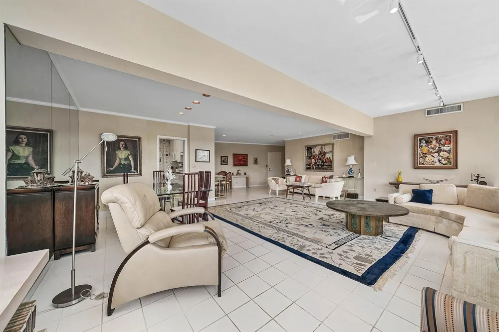 44 Cocoanut Row #222b Palm Beach, FL 33480
