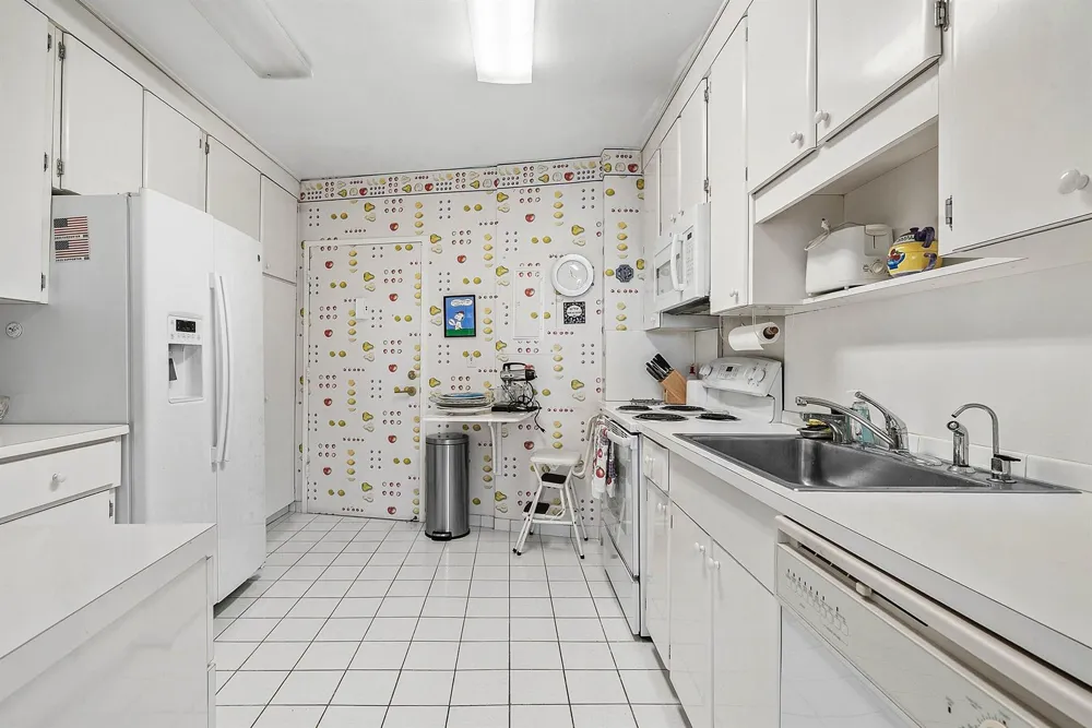 44 Cocoanut Row #222b Palm Beach, FL 33480