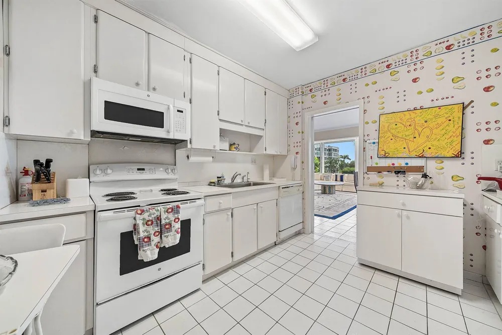 44 Cocoanut Row #222b Palm Beach, FL 33480