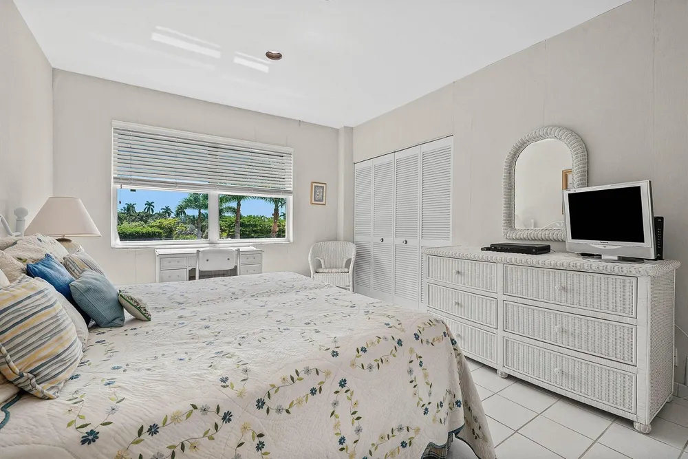 44 Cocoanut Row #222b Palm Beach, FL 33480