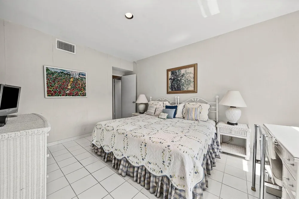 44 Cocoanut Row #222b Palm Beach, FL 33480
