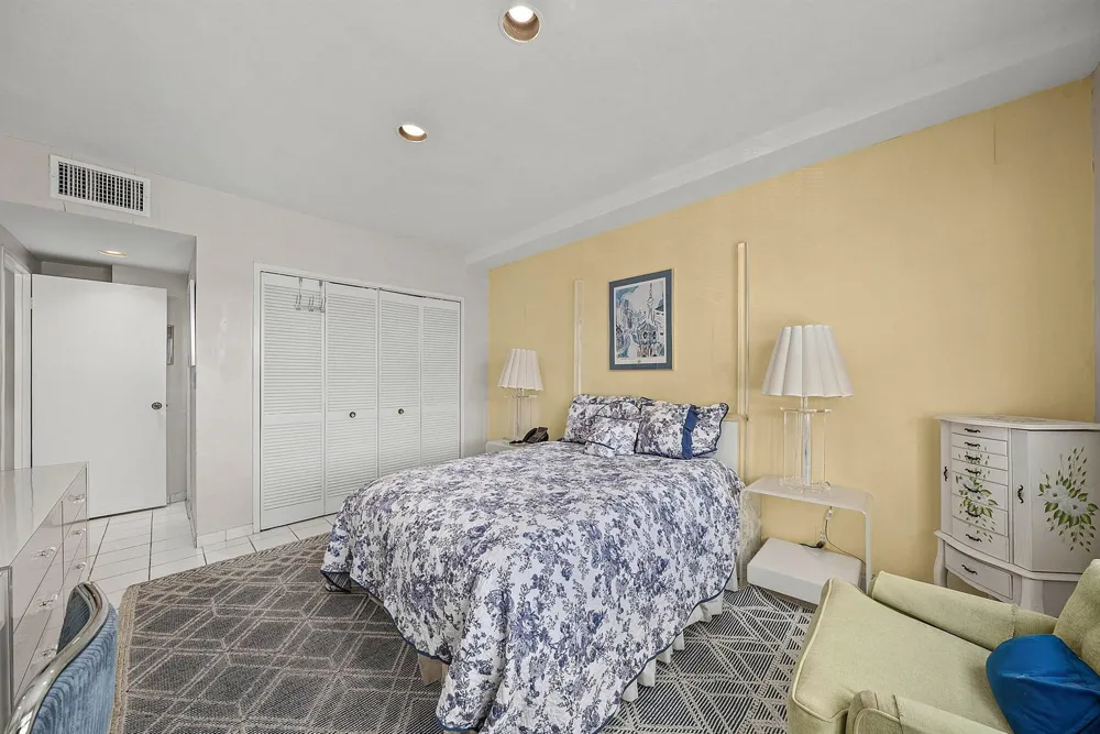 44 Cocoanut Row #222b Palm Beach, FL 33480