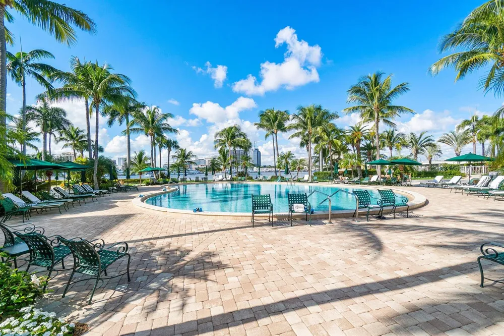 44 Cocoanut Row #222b Palm Beach, FL 33480