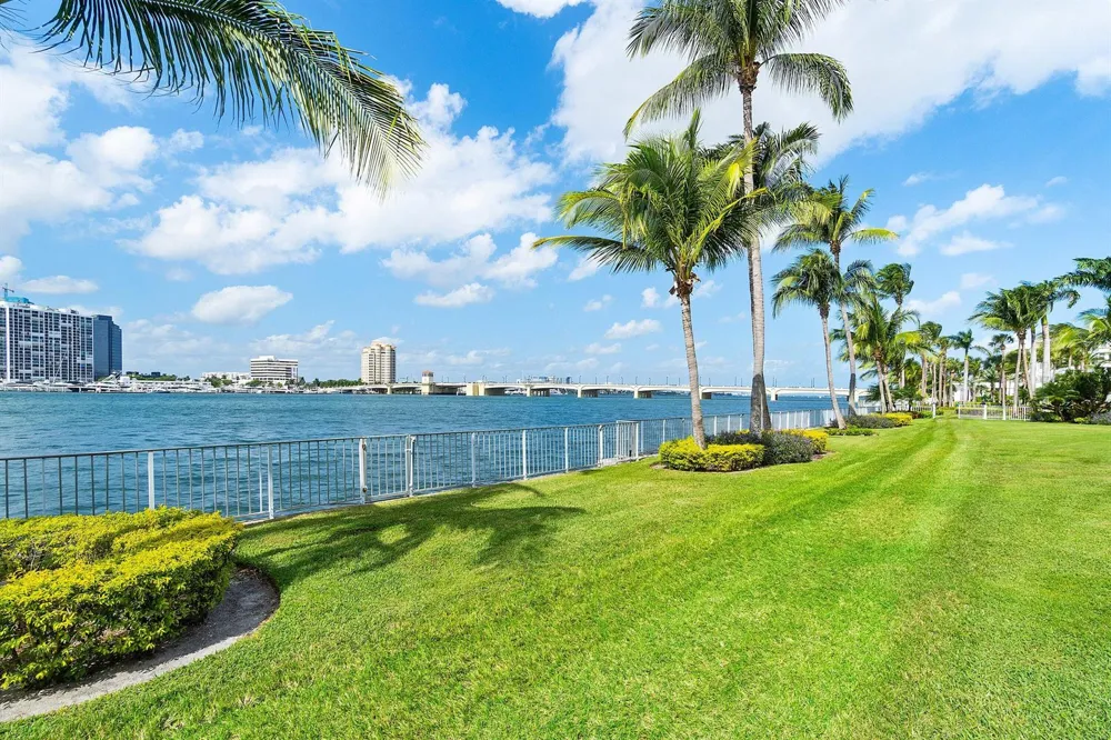 44 Cocoanut Row #222b Palm Beach, FL 33480