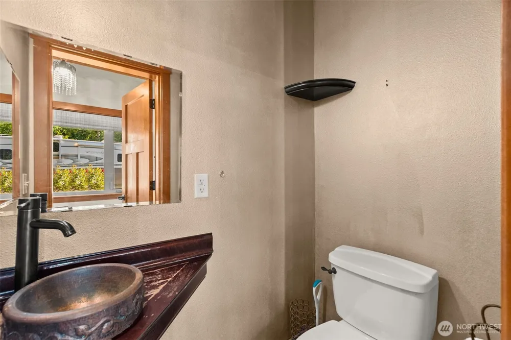 222 Oxbow Lake Lane Toledo, WA 98591