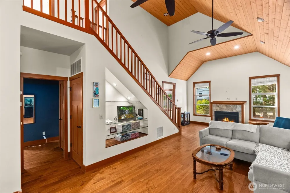 222 Oxbow Lake Lane Toledo, WA 98591