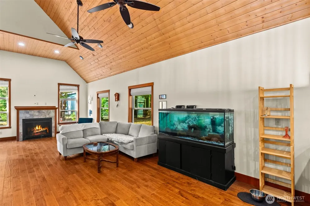 222 Oxbow Lake Lane Toledo, WA 98591