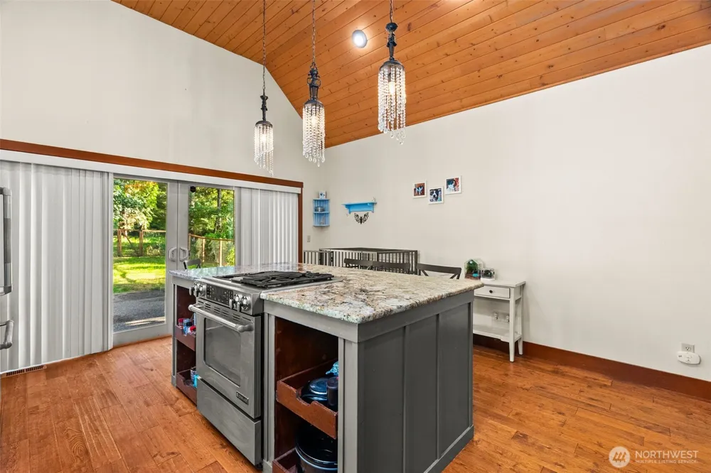 222 Oxbow Lake Lane Toledo, WA 98591